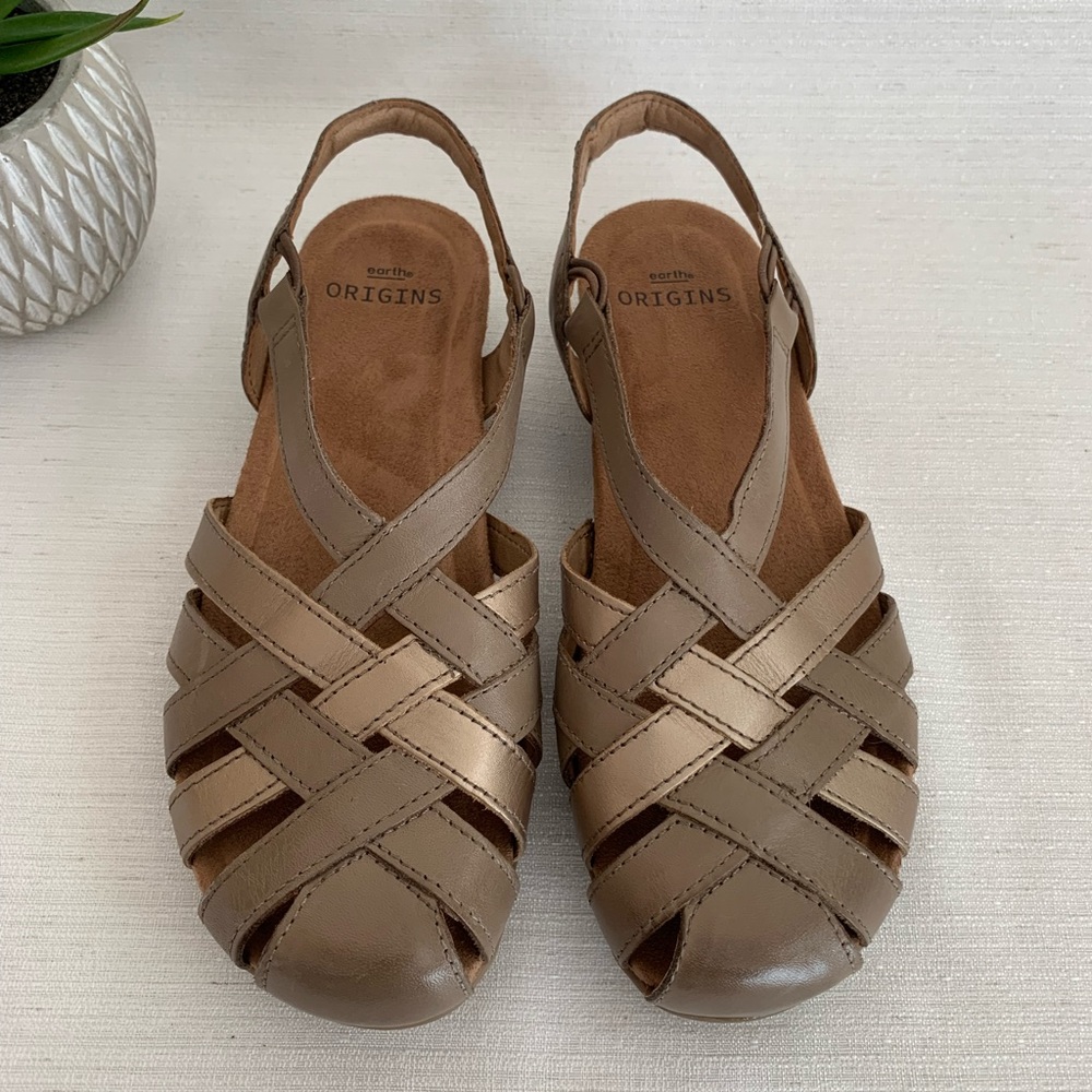 New Earth Origins Berri Taupe Leather Closed Toe Sandals Woman’s 7M